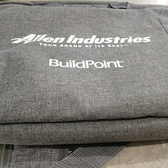 5 computer chargers and a computer bag - Picture 8 of 8